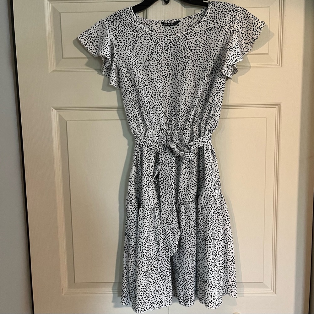 Medium Black and White Ruffled Tie Front Dress